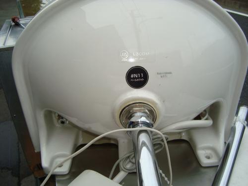 中古品 TOTO壁掛手洗器 自動水栓・石鹸入れ・給水管セット │厨房家